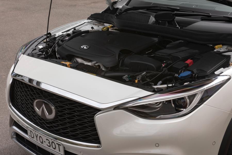 Моторный отсек Infiniti QX30 2.0t AWD Sport 2018 года  (AU) (фото 10 из 34)